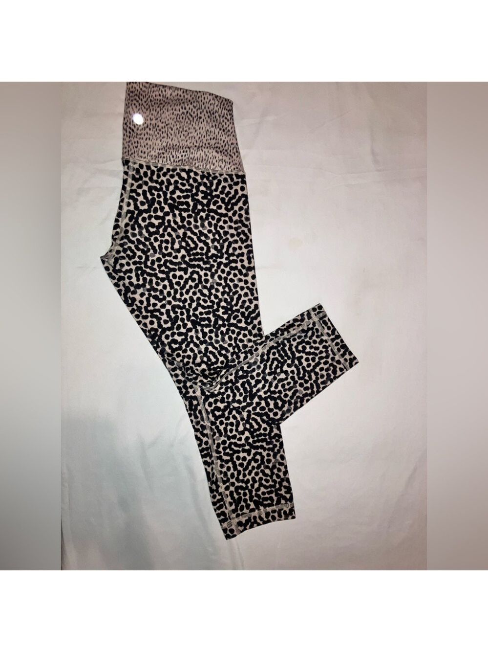 Lululemon Wunder Under Crop II Roll Down Buttery SOFT Leggings size 4 perf cond. - Picture 10 of 11